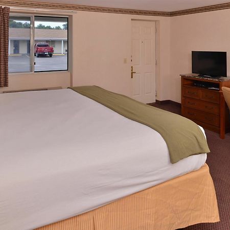 Americas Best Value Inn & Suites Wolcott Bagian luar foto