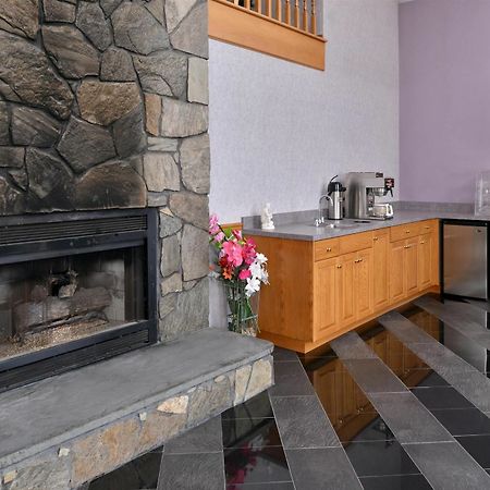 Americas Best Value Inn & Suites Wolcott Bagian luar foto