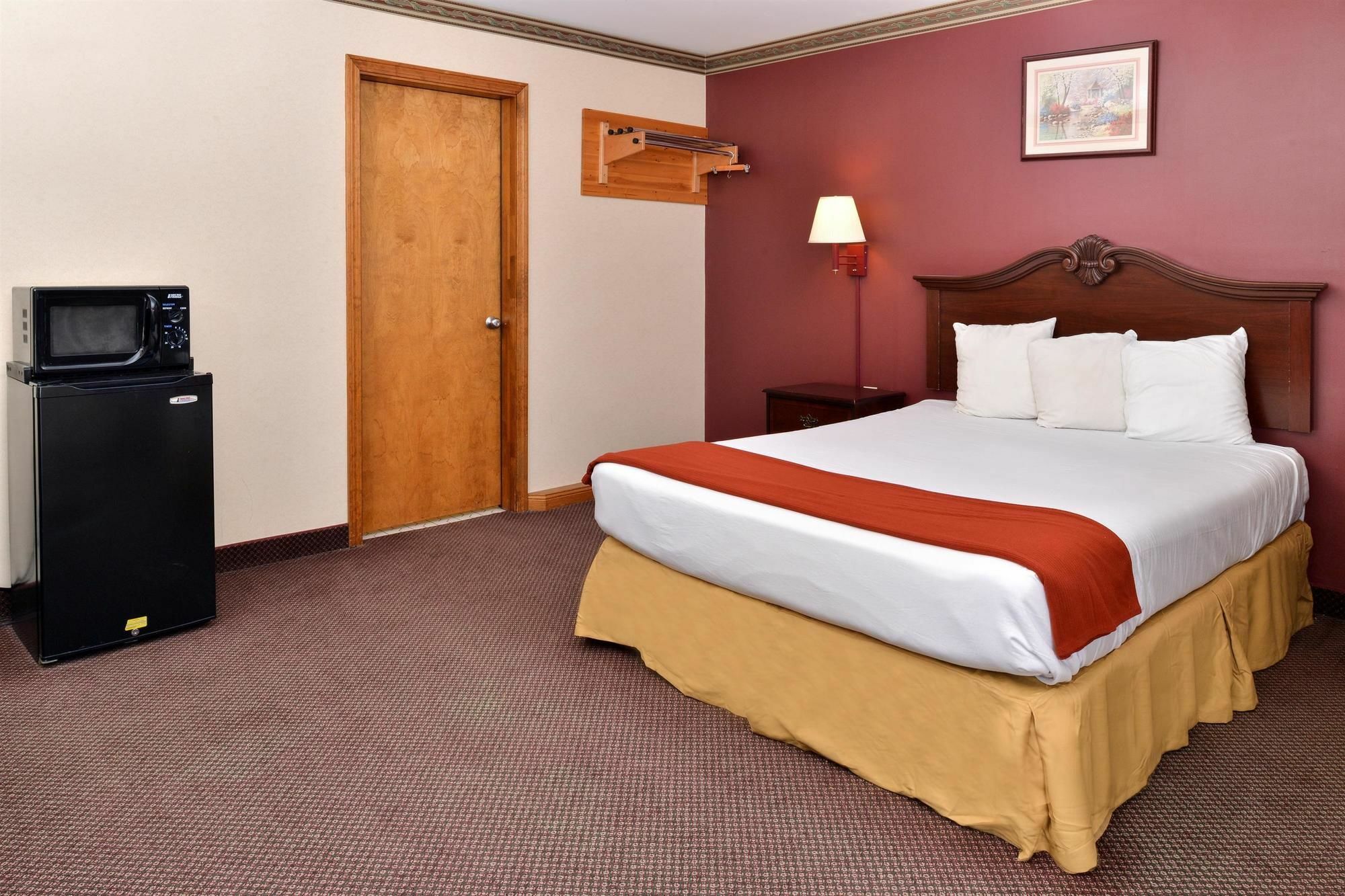 Americas Best Value Inn & Suites Wolcott Bagian luar foto